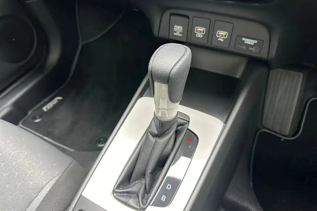 2025-honda-jazz-15-i-mmd-elegance-big-21