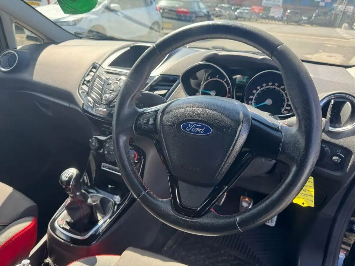2016-ford-fiesta-10t-zetec-s-black-edition-big-11