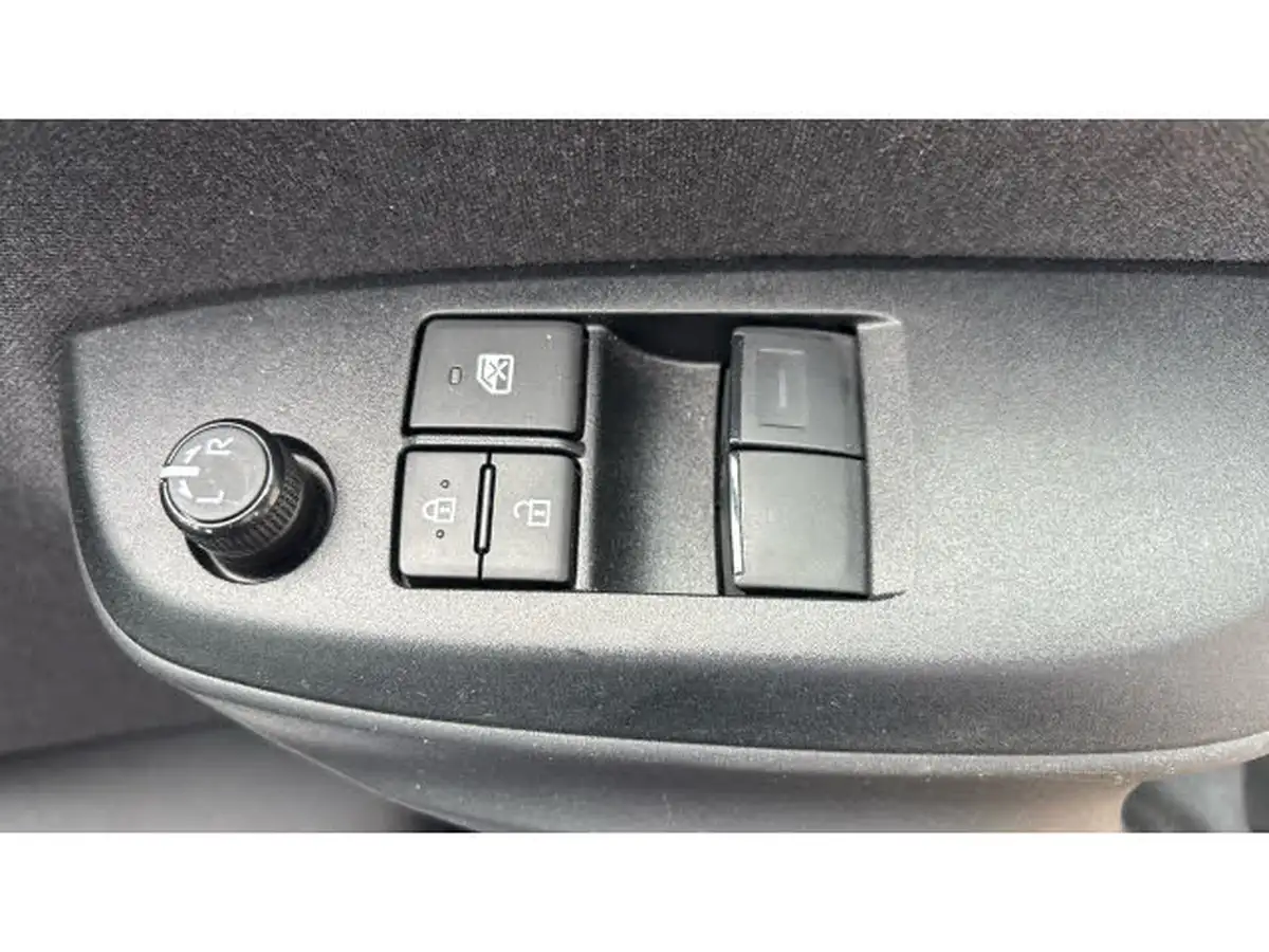 2023-toyota-yaris-15-vvt-i-icon-big-21