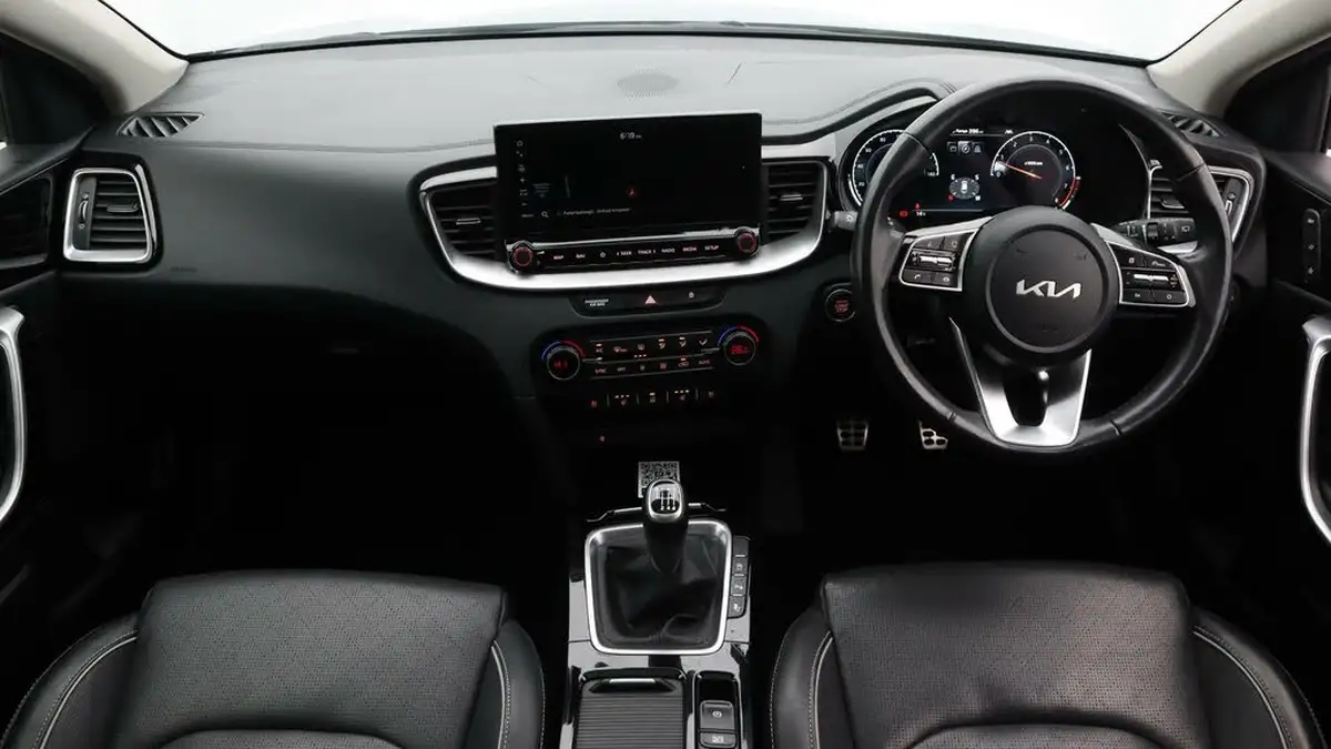 2022-kia-xceed-15-t-gdi-4-big-13