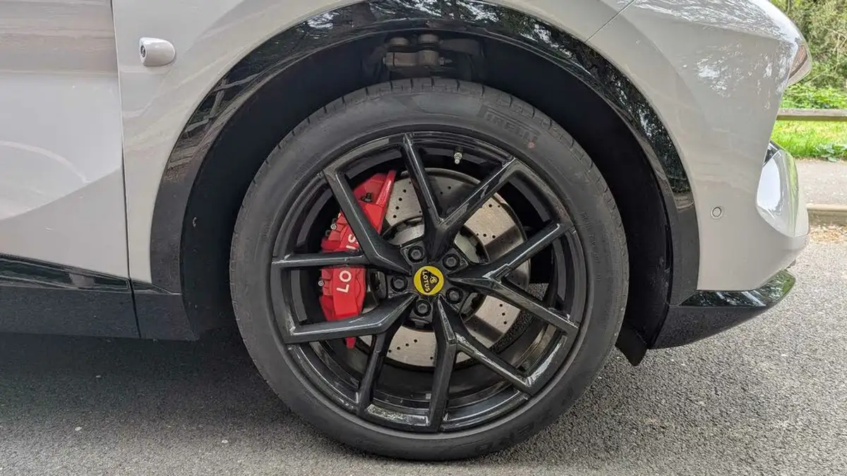 2024-lotus-eletre-e-big-4