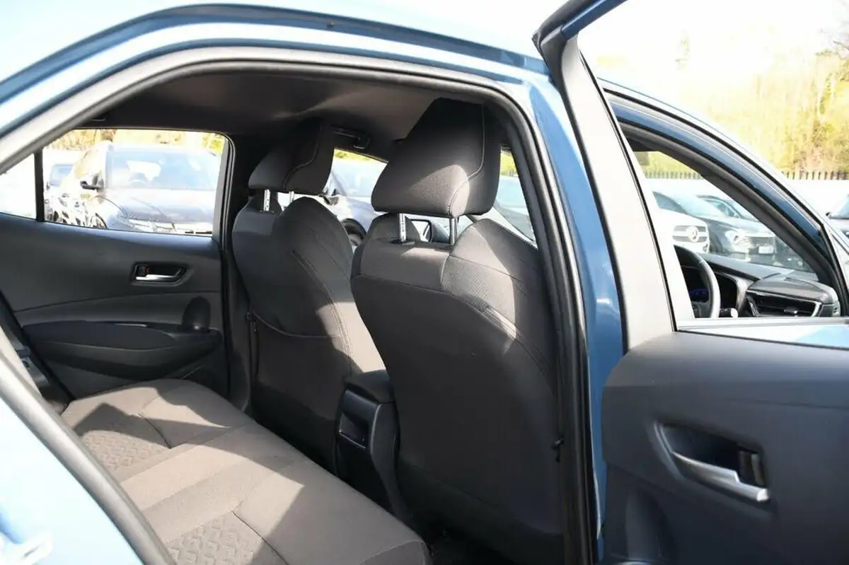 2022-toyota-corolla-18-vvt-i-icon-tech-trk-hatchback-5d-big-28