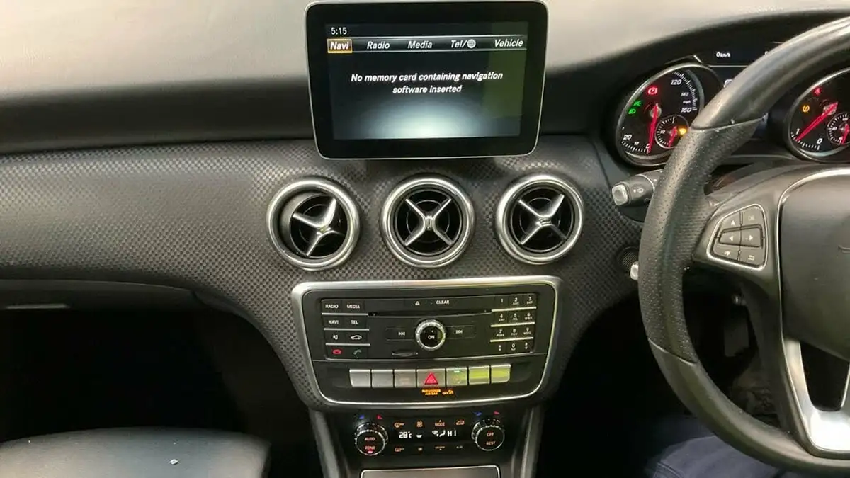 2016-mercedes-benz-a-class-15d-a180d-sport-ss-7g-dct-big-7
