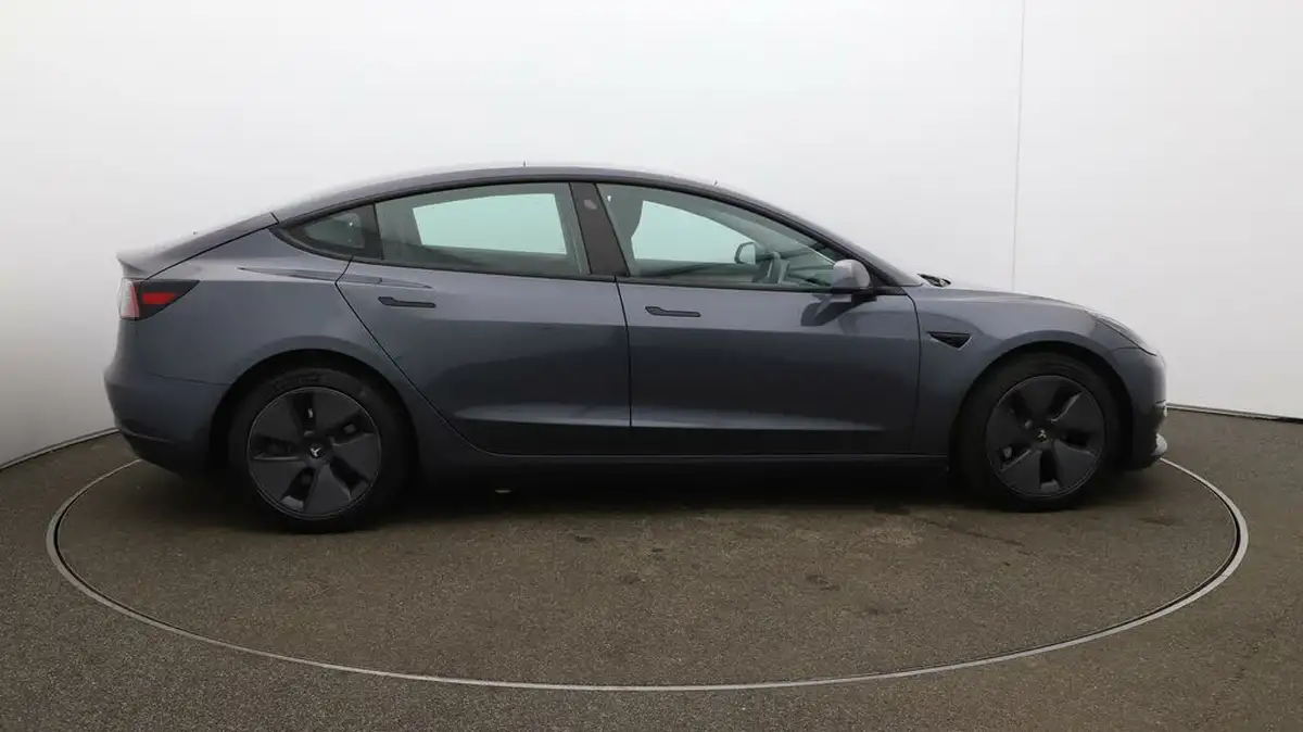 2021-tesla-model-3-e-long-range-awd-big-42
