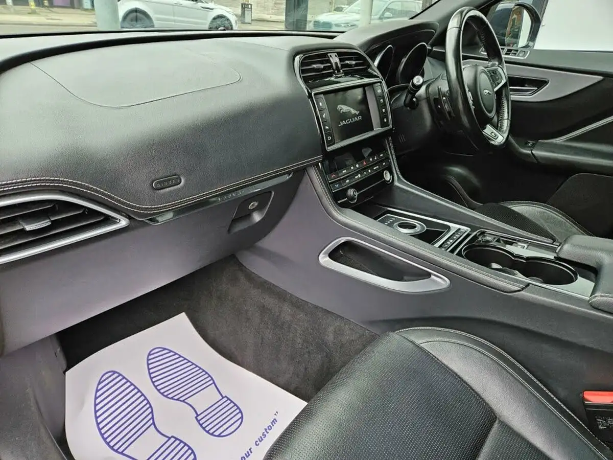 2016-jaguar-f-pace-20-i4d-r-sport-awd-auto-big-13