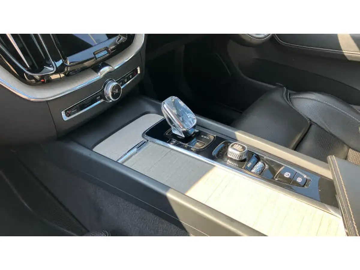 2020-volvo-xc60-20td-b5-inscription-big-12