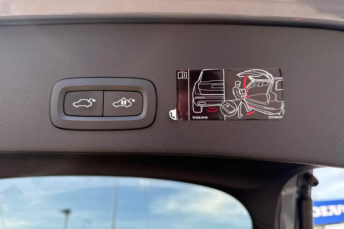 2022-volvo-c40-e-twin-recharge-pro-big-39