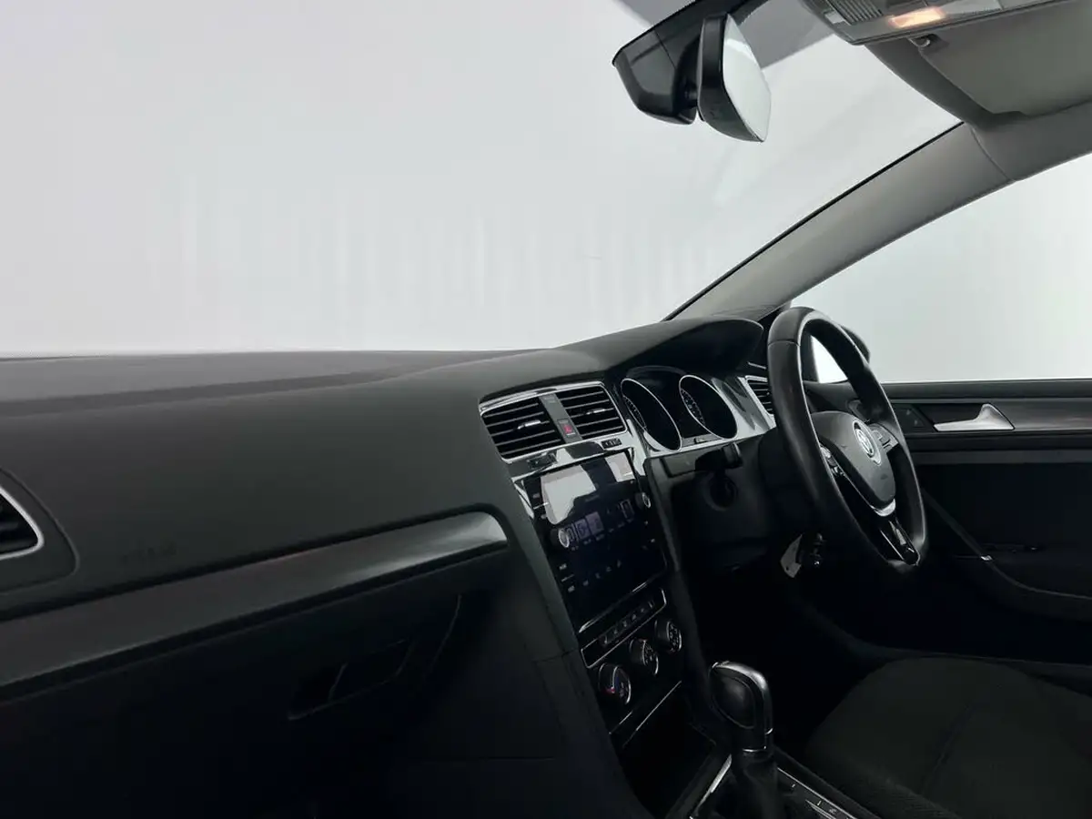 2018-volkswagen-golf-15-tsi-se-nav-130ps-ss-hatchback-5d-dsg-big-11