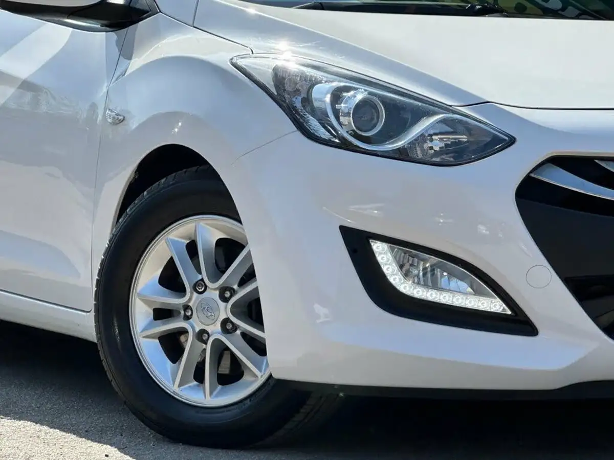 2012-hyundai-i30-16td-active-blue-drive-isg-big-36