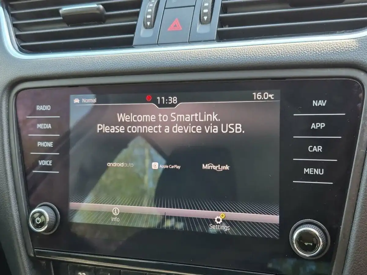 2019-skoda-octavia-16tdi-se-technology-estate-dsg-big-17