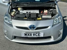 2011-toyota-prius-small-23