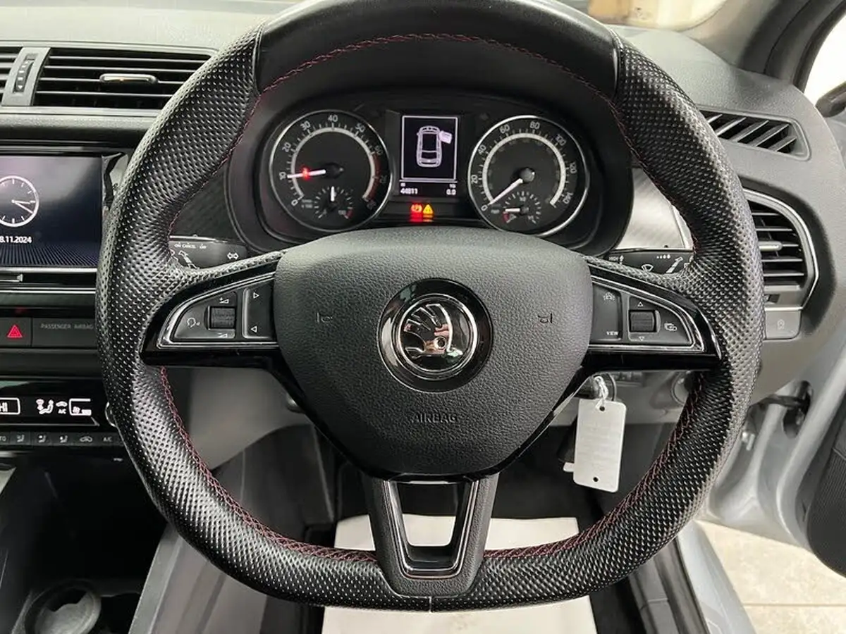 2020-skoda-fabia-10-tsi-monte-carlo-109ps-estate-big-10