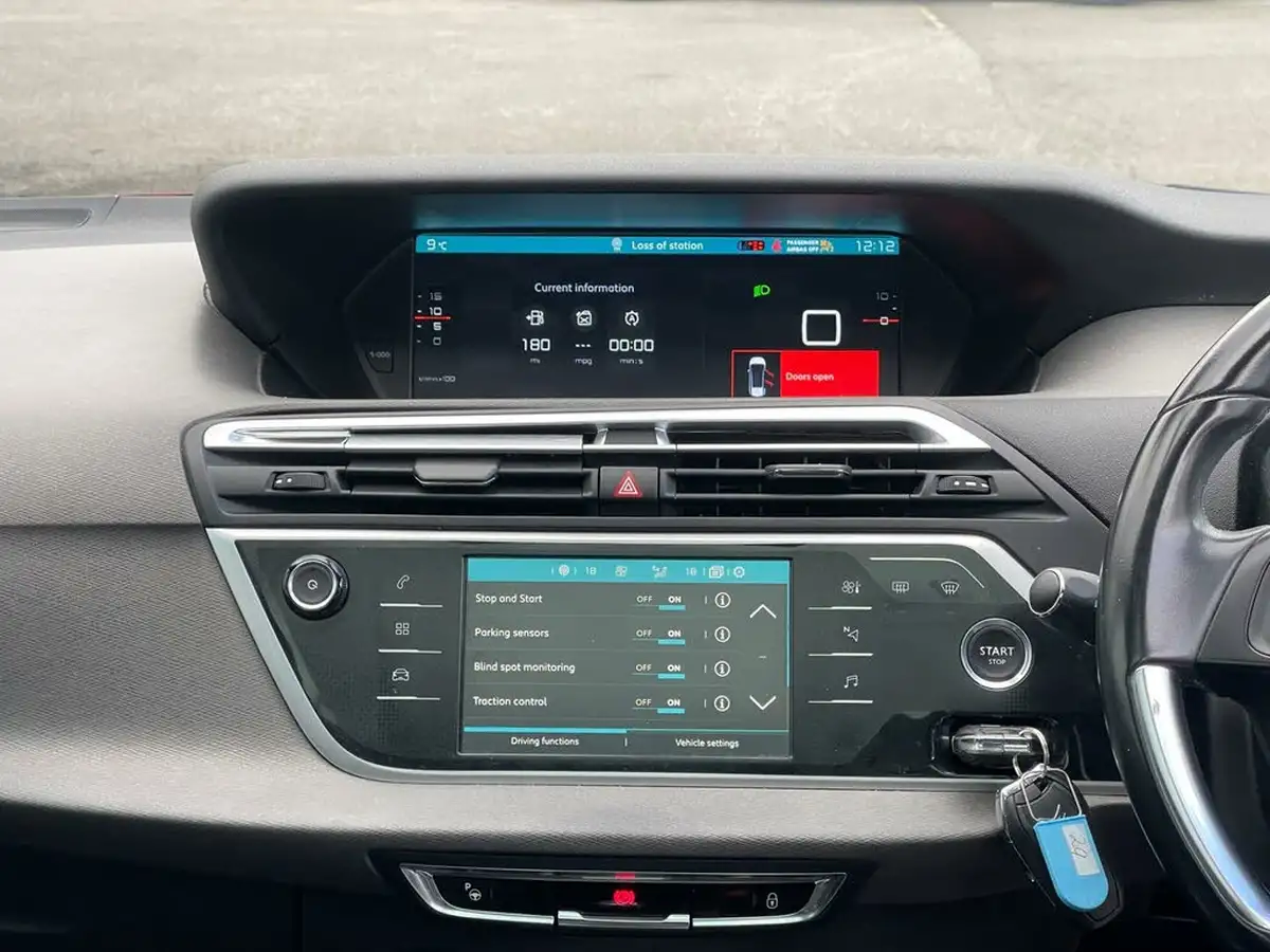 2017-citroen-grand-c4-picasso-16bluehdi-flair-big-24