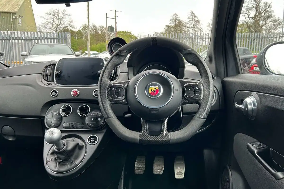 2022-abarth-595-14-tjet-competizione-big-18
