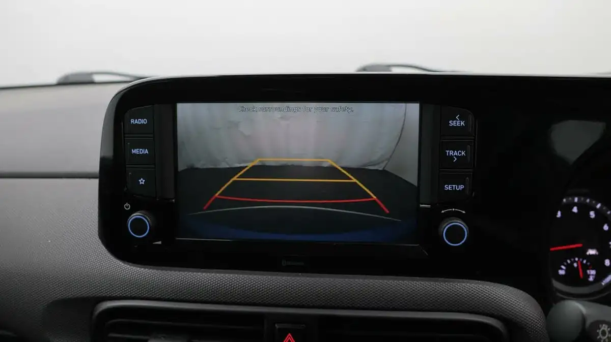 2020-hyundai-i10-12-se-connect-big-25