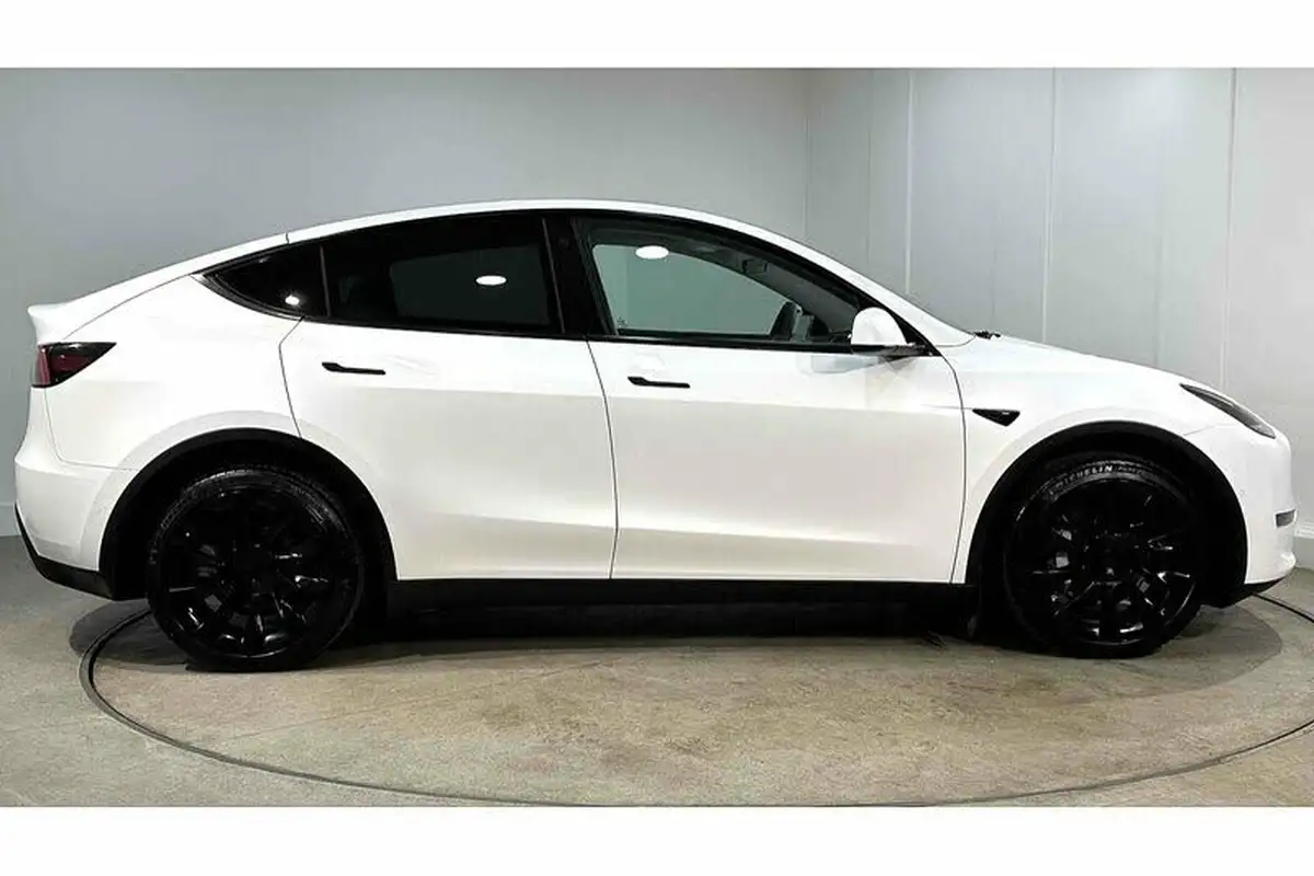 2022-tesla-model-y-e-long-range-big-3