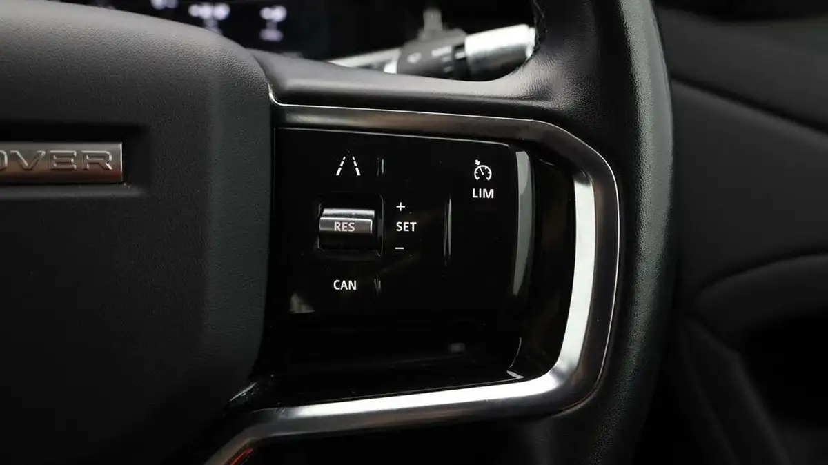 2021-land-rover-range-rover-evoque-15-p300e-s-big-22