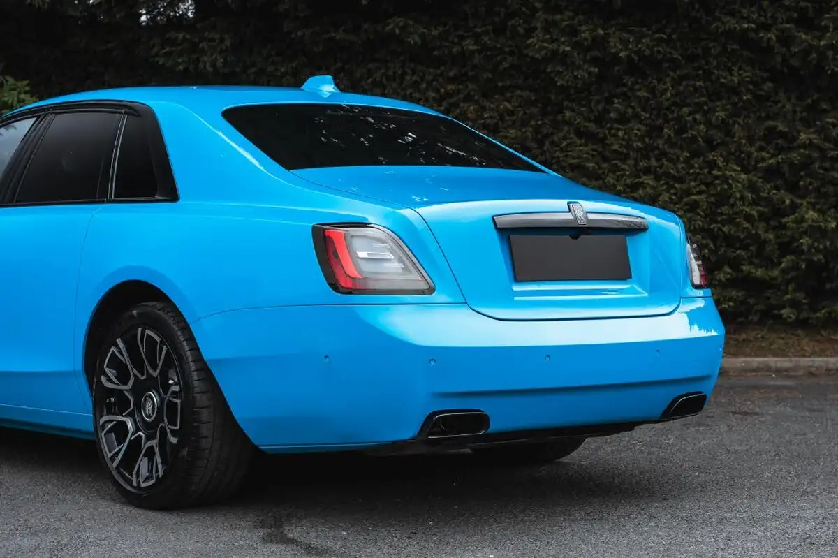 2024-rolls-royce-ghost-675-black-badge-big-78
