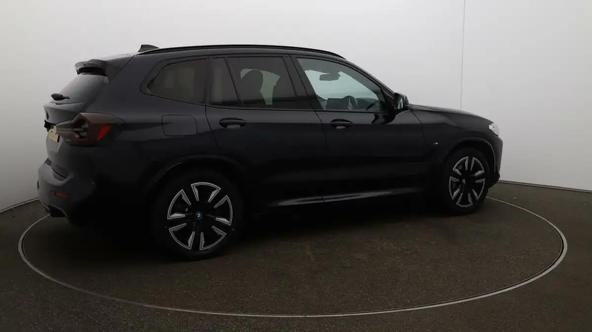 2022-bmw-ix3-e-m-sport-big-53