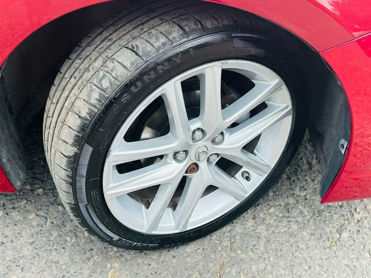 2015-lexus-ct-200h-18-advance-cvt-big-27