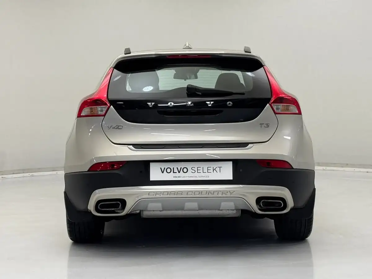 2016-volvo-v40-20-t3-cross-country-pro-big-6