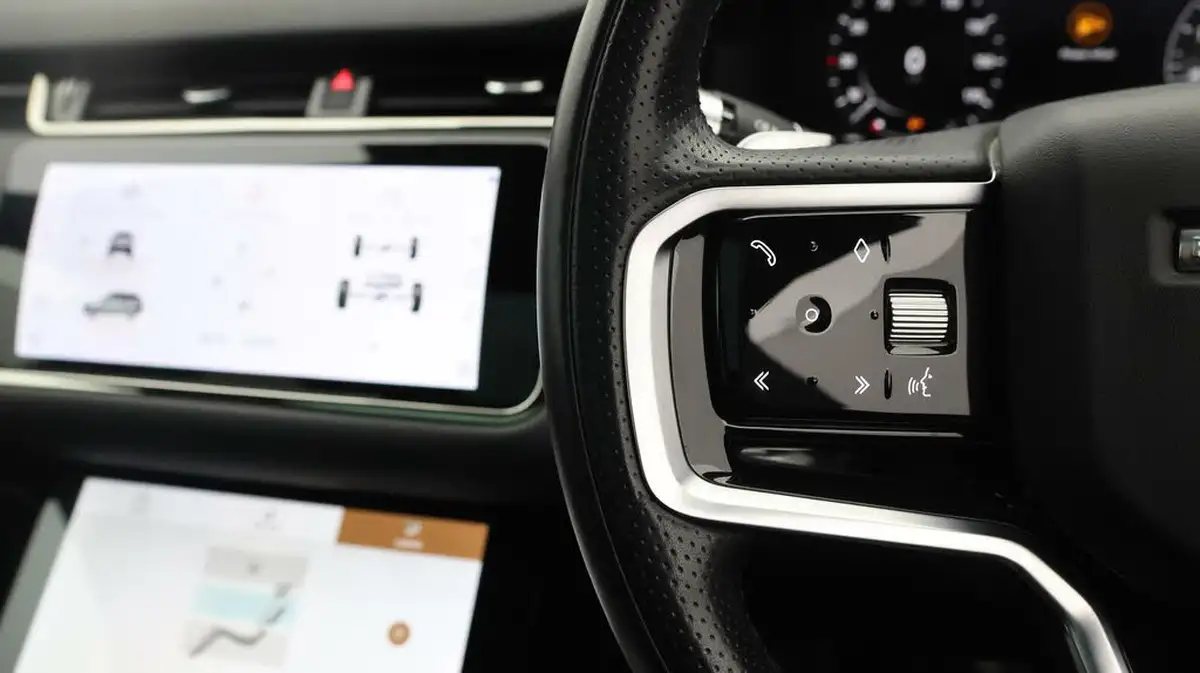 2021-land-rover-range-rover-evoque-15-p300e-r-dynamic-se-big-21