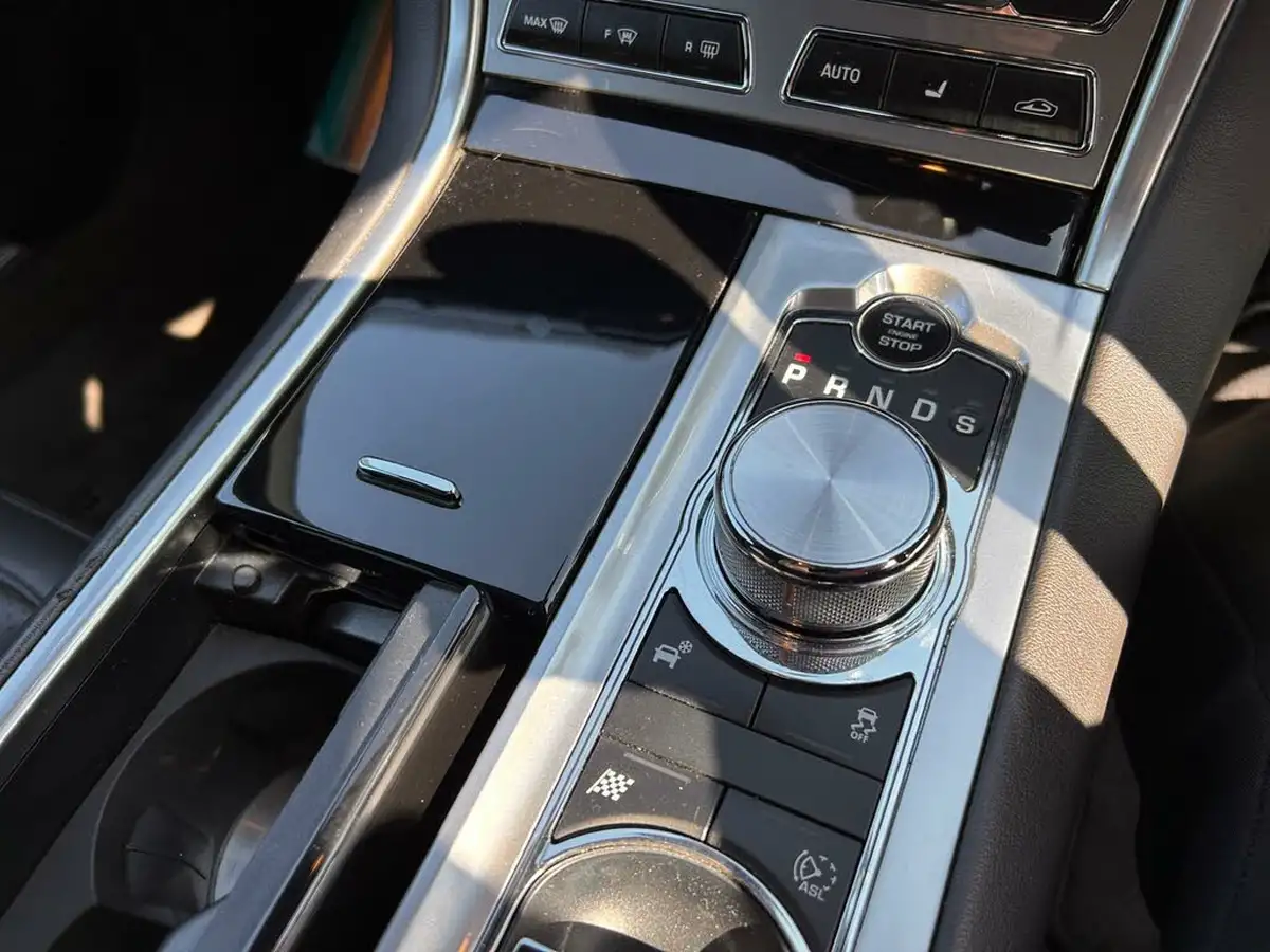 2014-jaguar-xf-30td-s-premium-luxury-sportbrake-5d-big-47