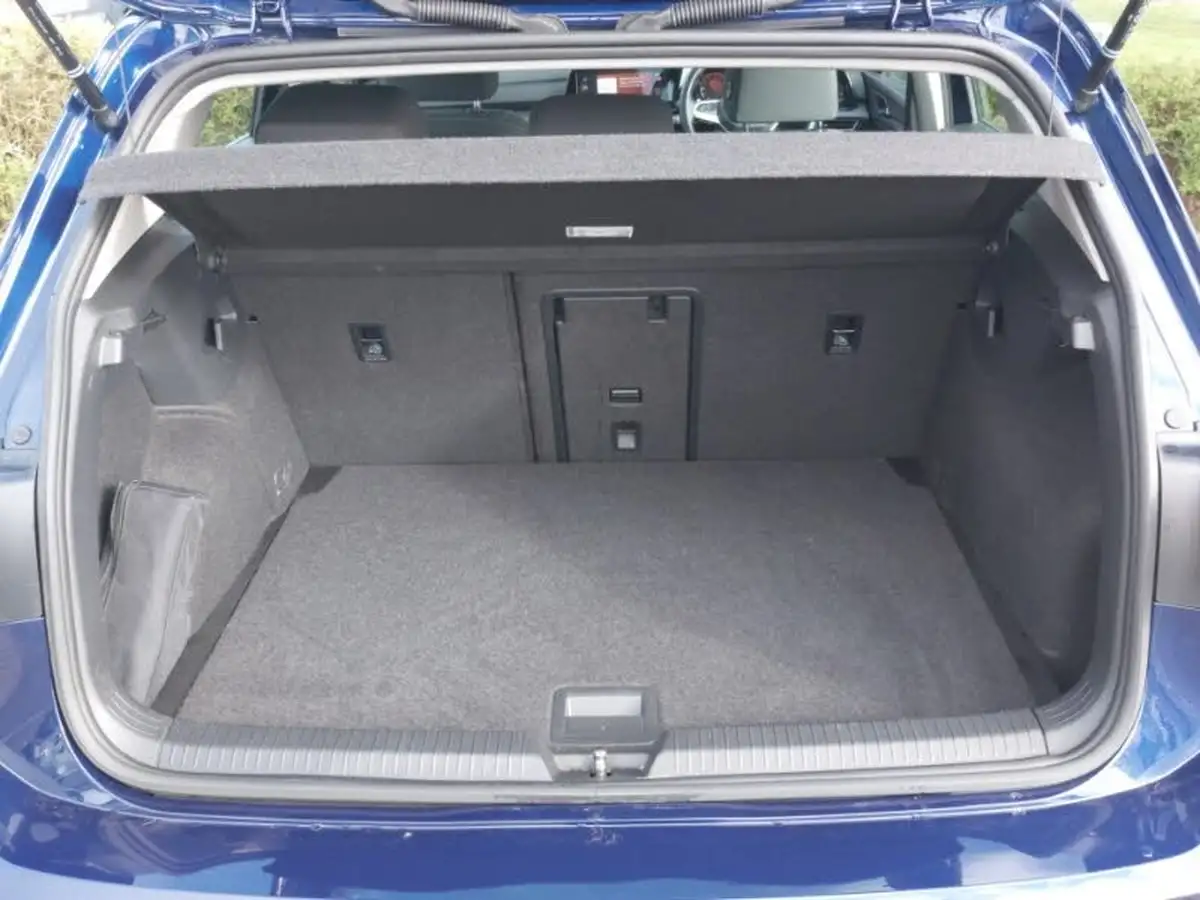 2022-volkswagen-golf-15-tsi-style-130ps-hatchback-big-7