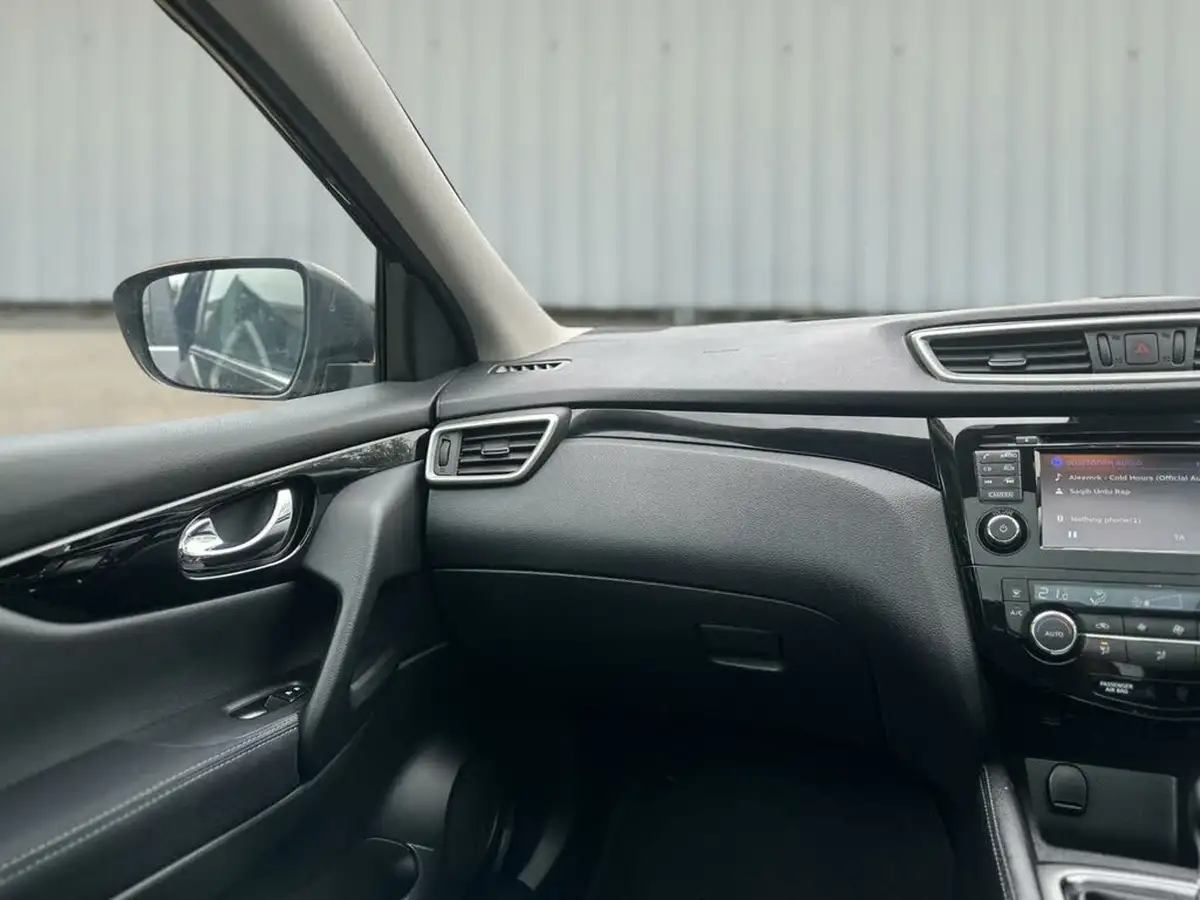 2015-nissan-qashqai-12-n-tec-big-23