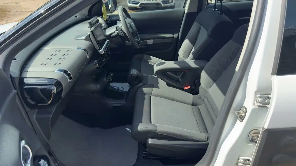 2016-citroen-c4-cactus-12-puretech-feel-82ps-ss-etg-big-13