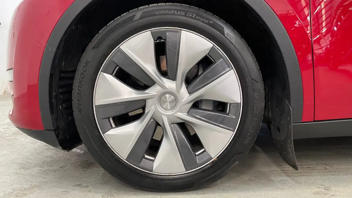 2022-tesla-model-y-e-long-range-big-16