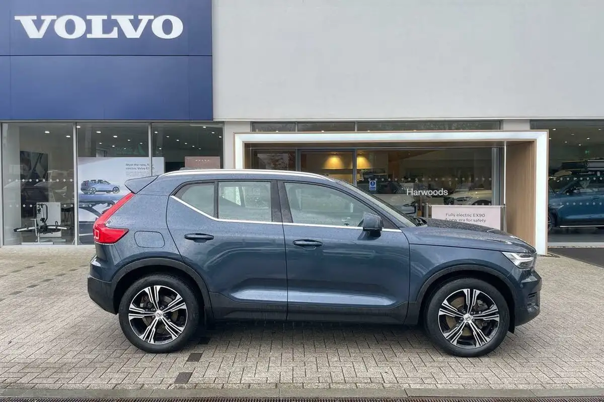 2021-volvo-xc40-15-t4-inscription-208bhp-big-1