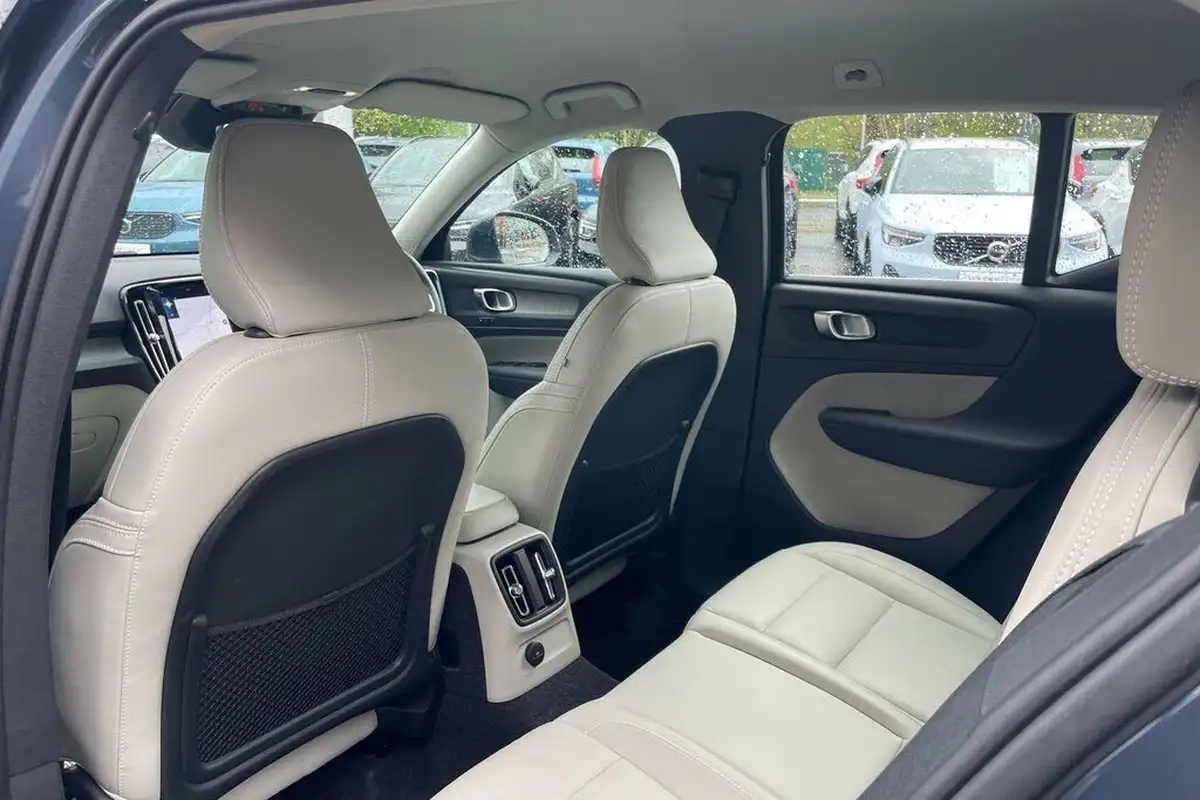 2021-volvo-xc40-15-t4-inscription-208bhp-big-29
