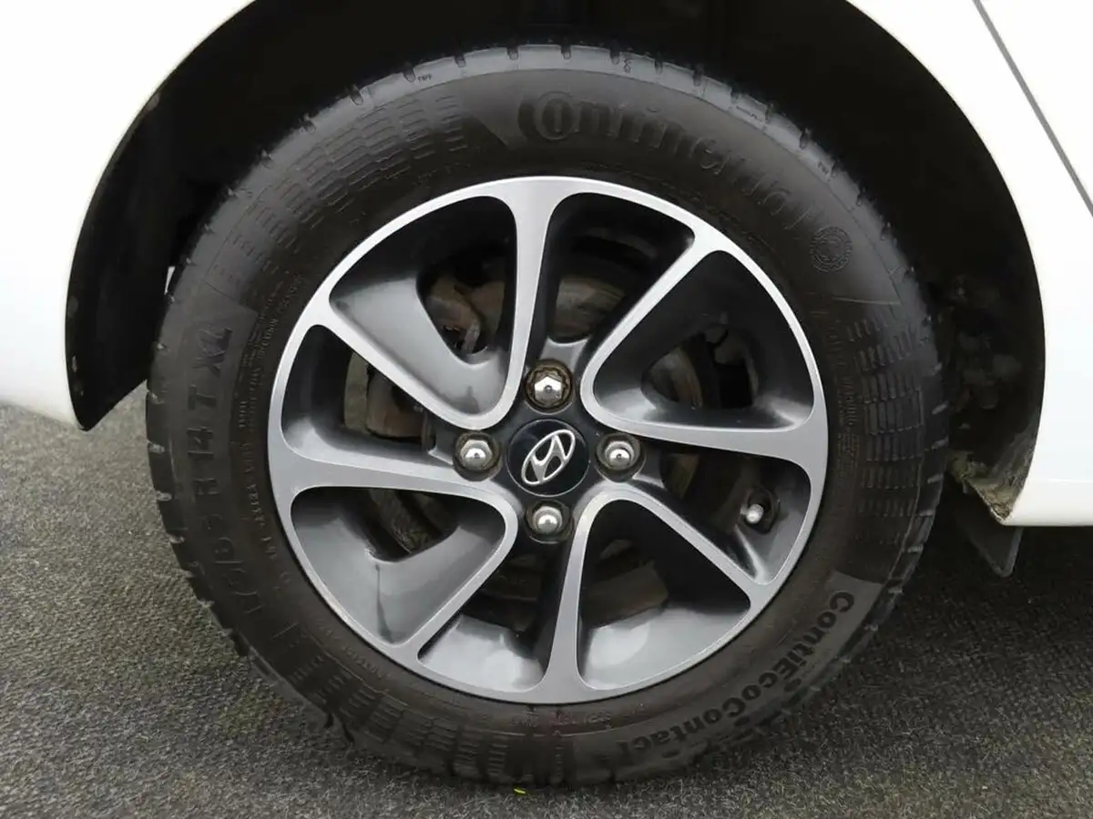 2017-hyundai-i10-12-premium-big-5