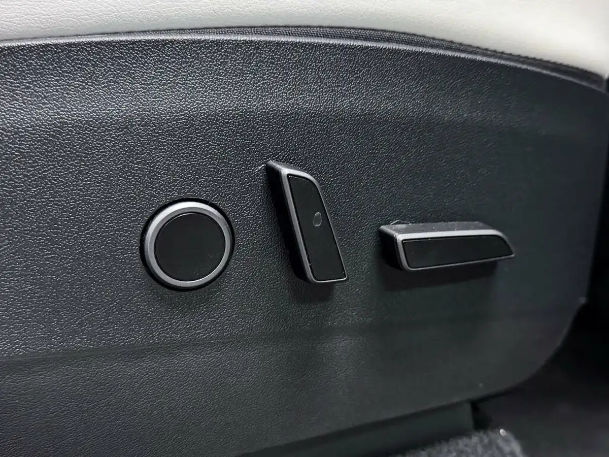 2022-tesla-model-y-e-long-range-big-18