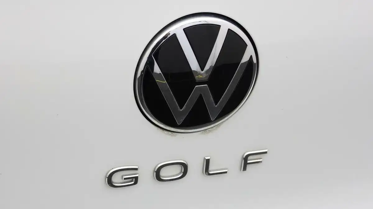 2021-volkswagen-golf-15-tsi-life-130ps-hatchback-big-19