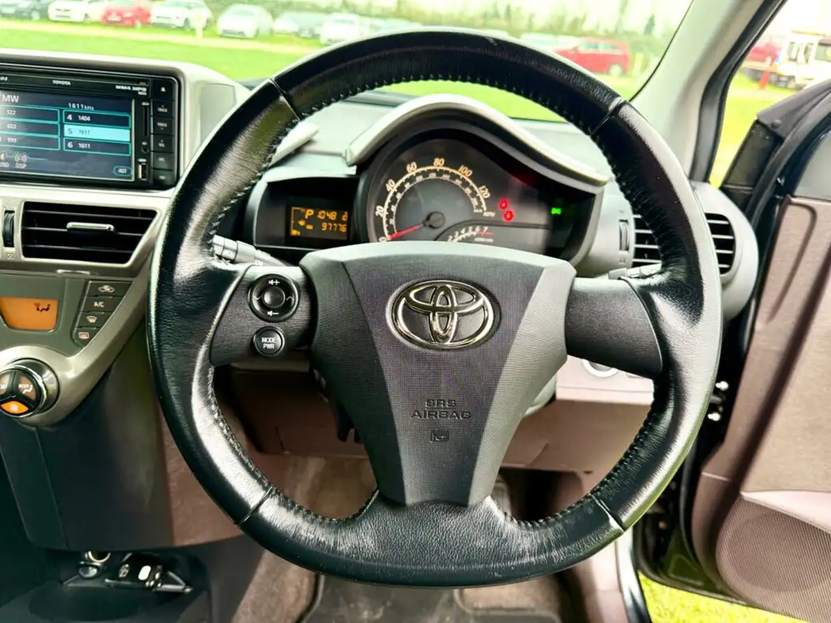 2009-toyota-iq-133-3-99bhp-cvt-big-10