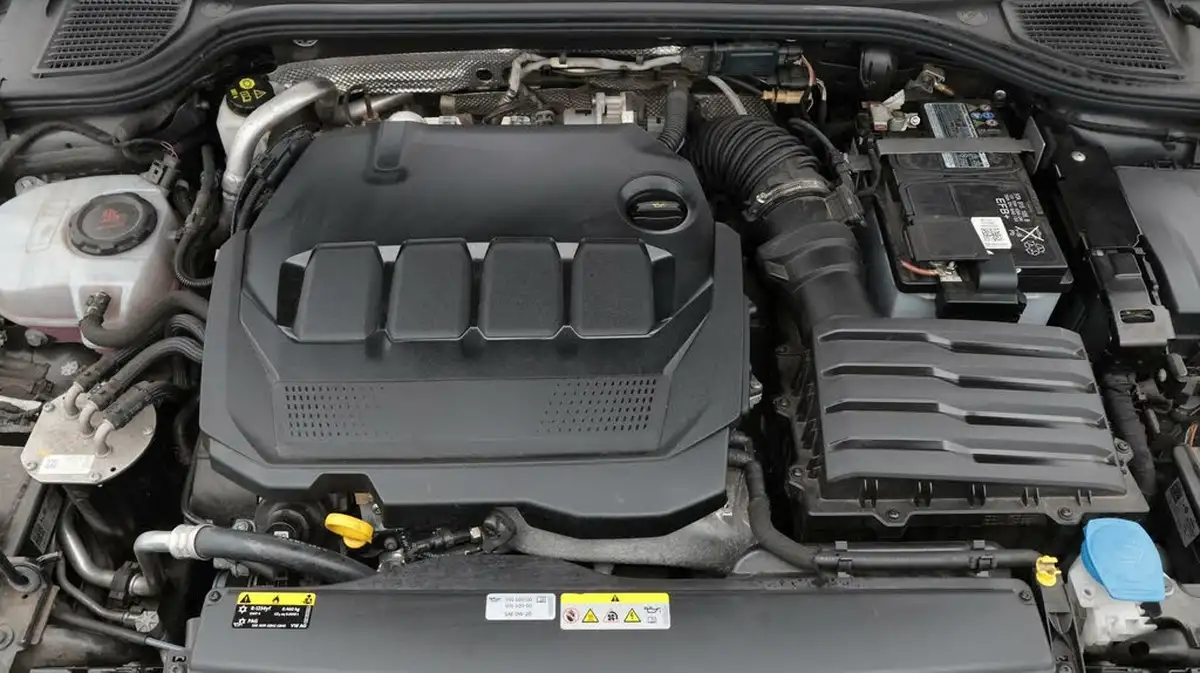 2022-volkswagen-golf-20tdi-life-hatchback-big-19