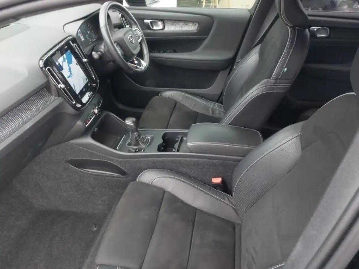 2020-volvo-xc40-15-t3-r-design-big-4