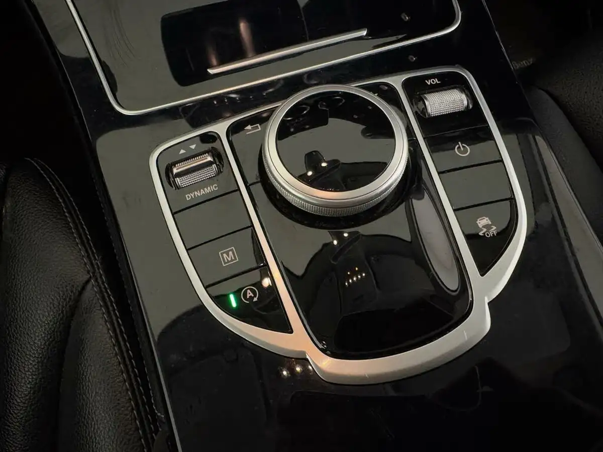2018-mercedes-benz-glc-class-21d-glc220d-urban-edition-big-36