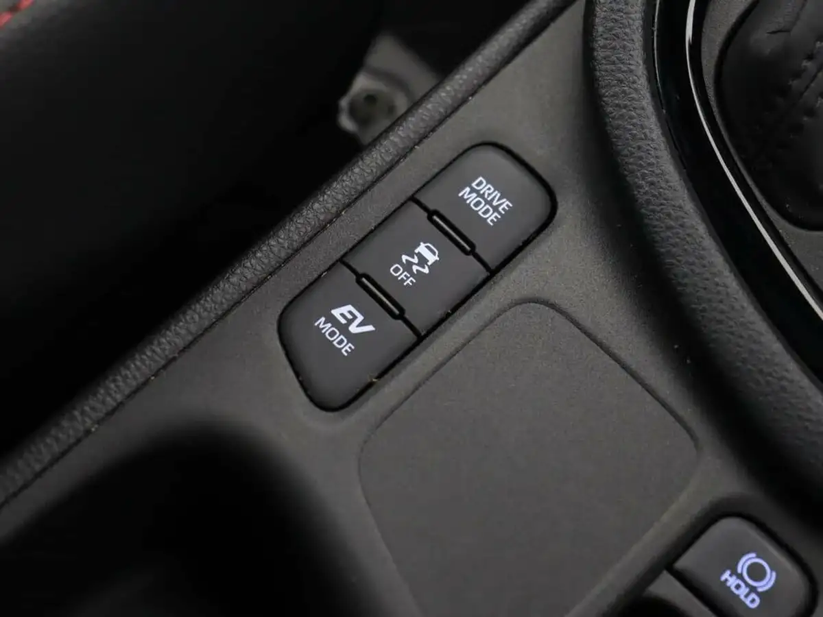 2021-toyota-yaris-15-vvt-i-launch-edition-big-20