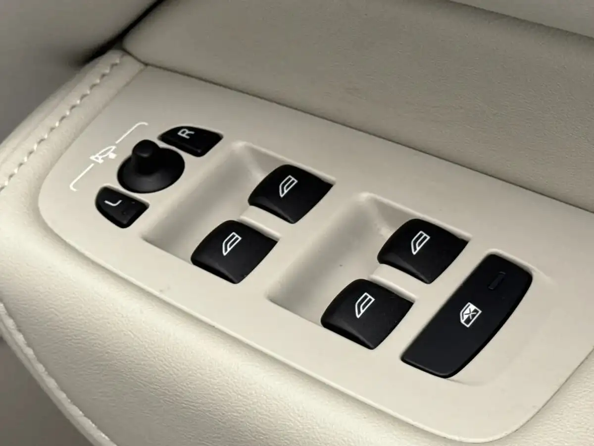 2021-volvo-xc60-20-b5-inscription-awd-big-17