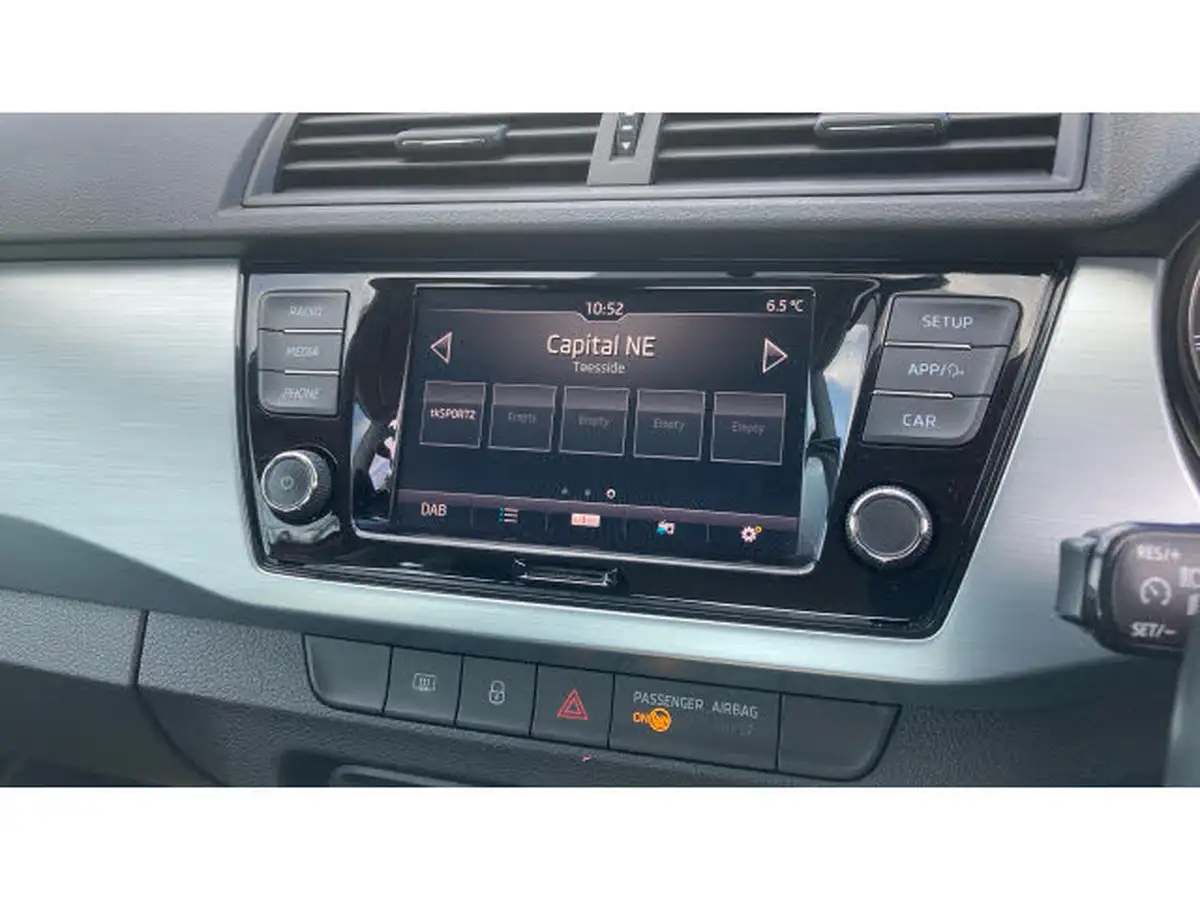 2018-skoda-fabia-10-mpi-colour-edition-big-11