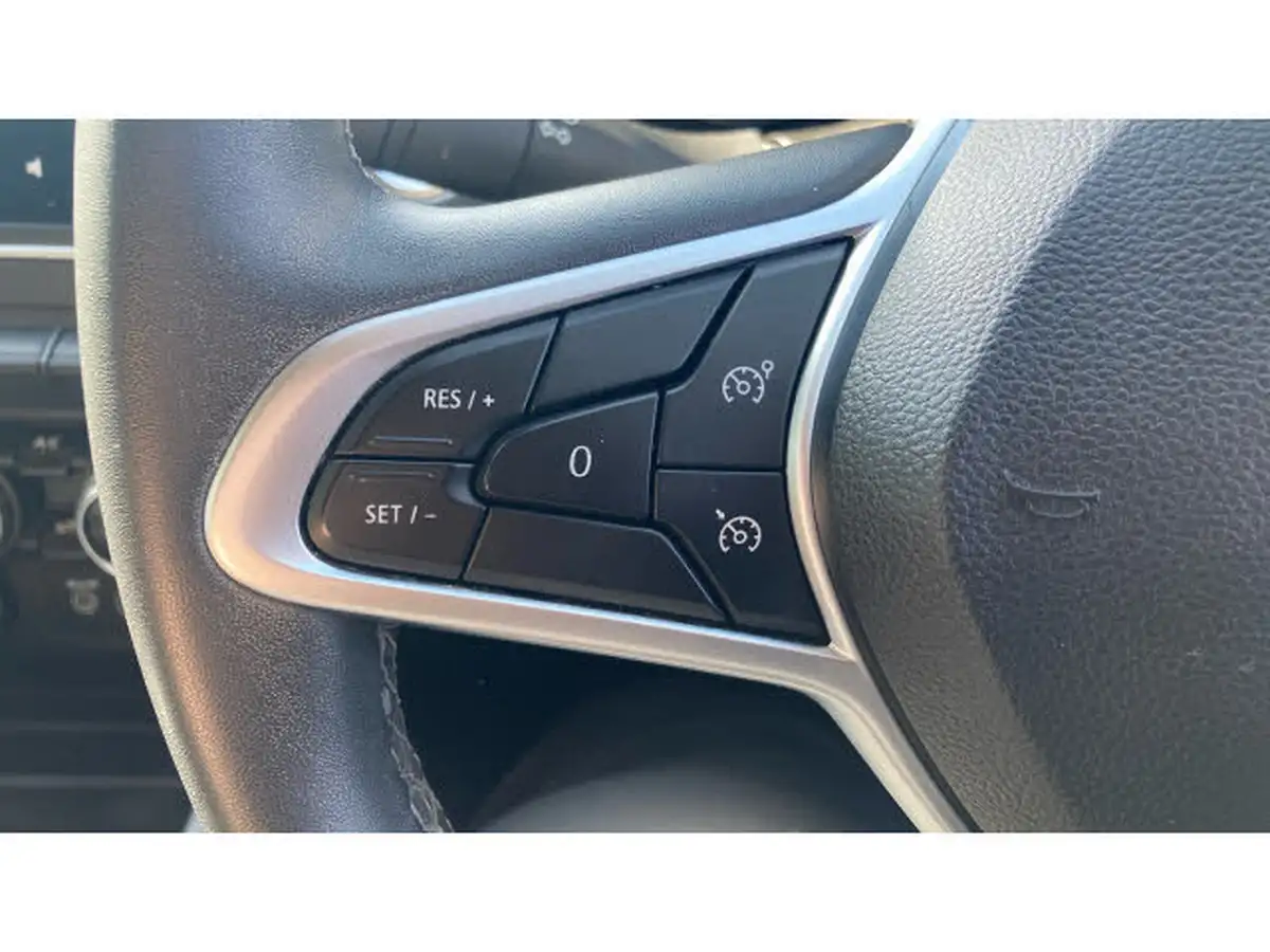 2021-renault-clio-10-tce-iconic-90ps-big-28