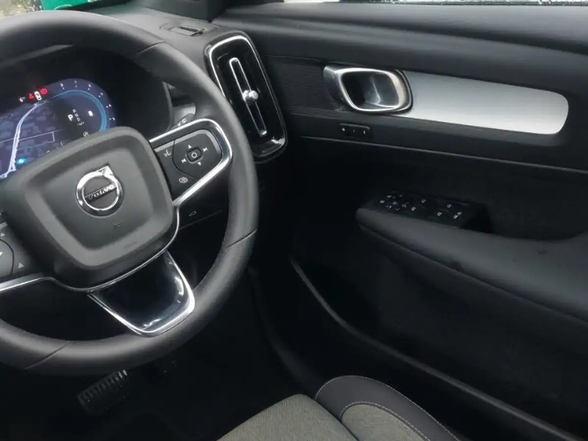 2024-volvo-xc40-20-b3-plus-big-10