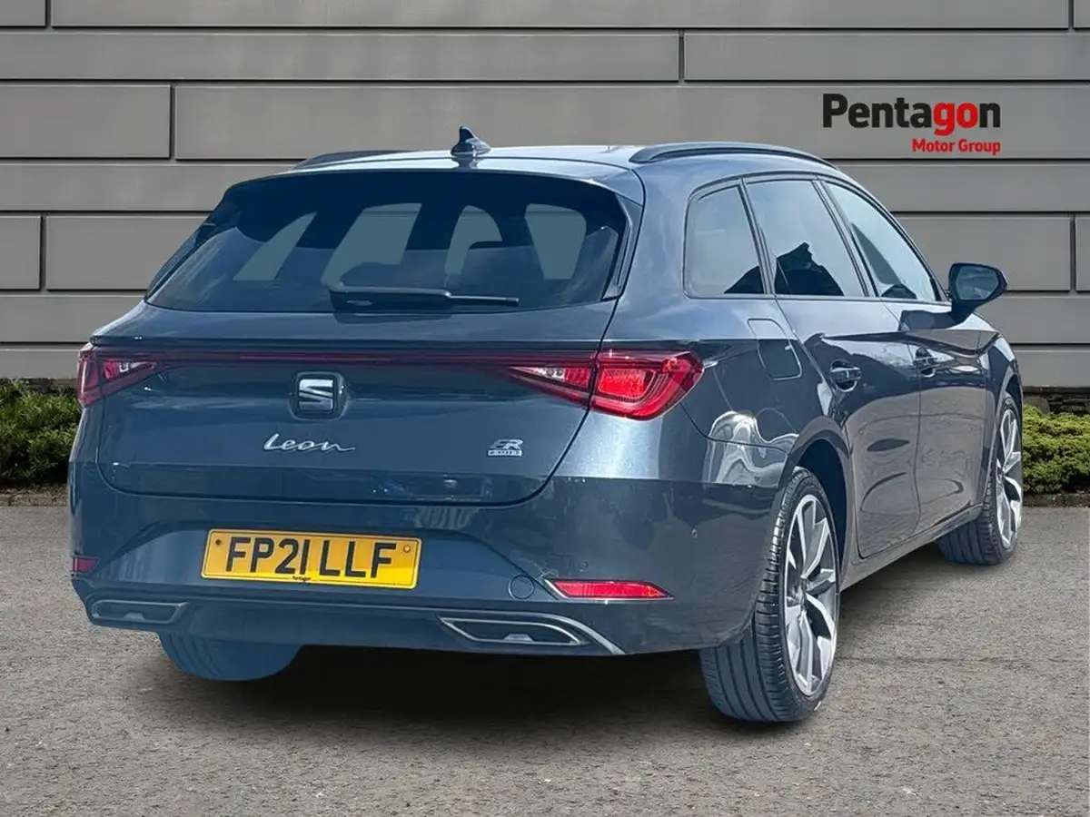 2021-seat-leon-14-e-hybrid-fr-sport-estate-big-3