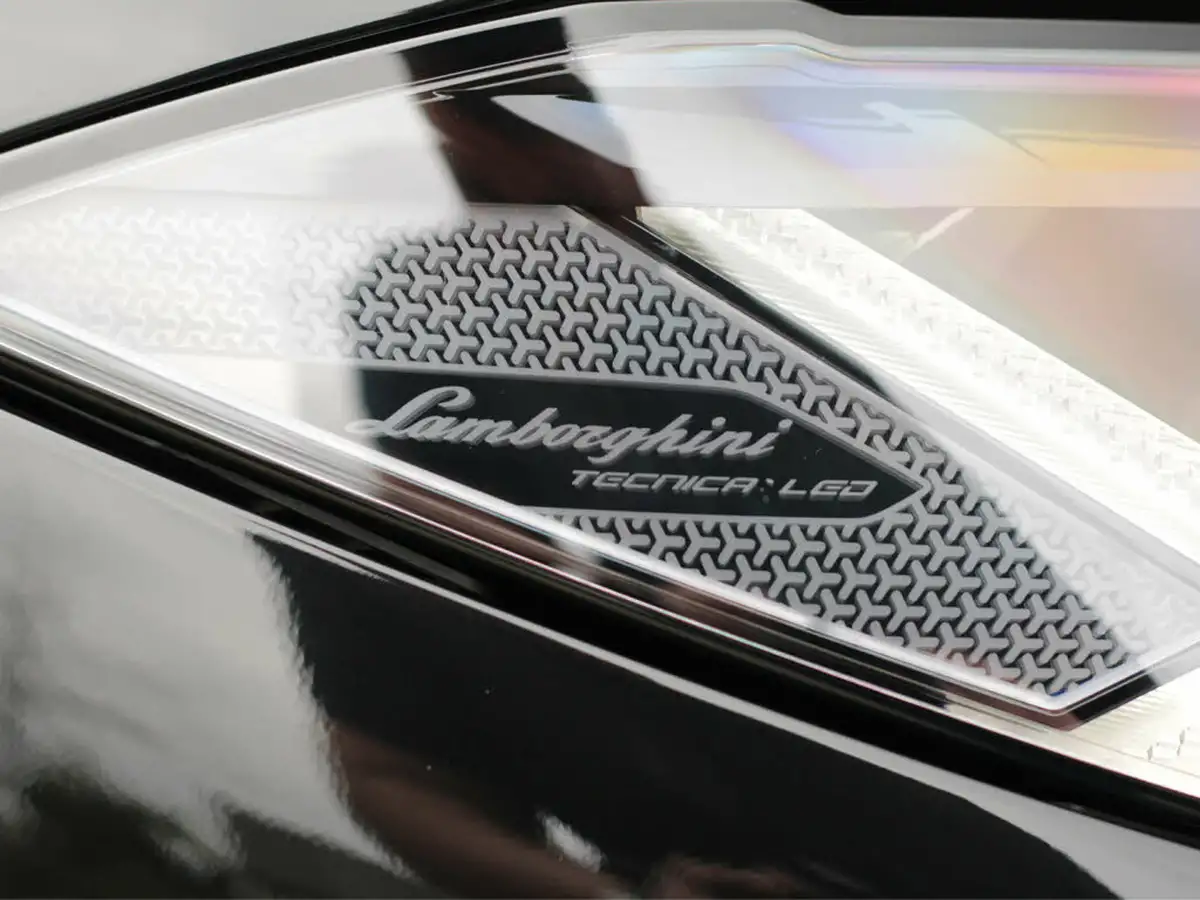 2024-lamborghini-urus-40-no-trim-big-26