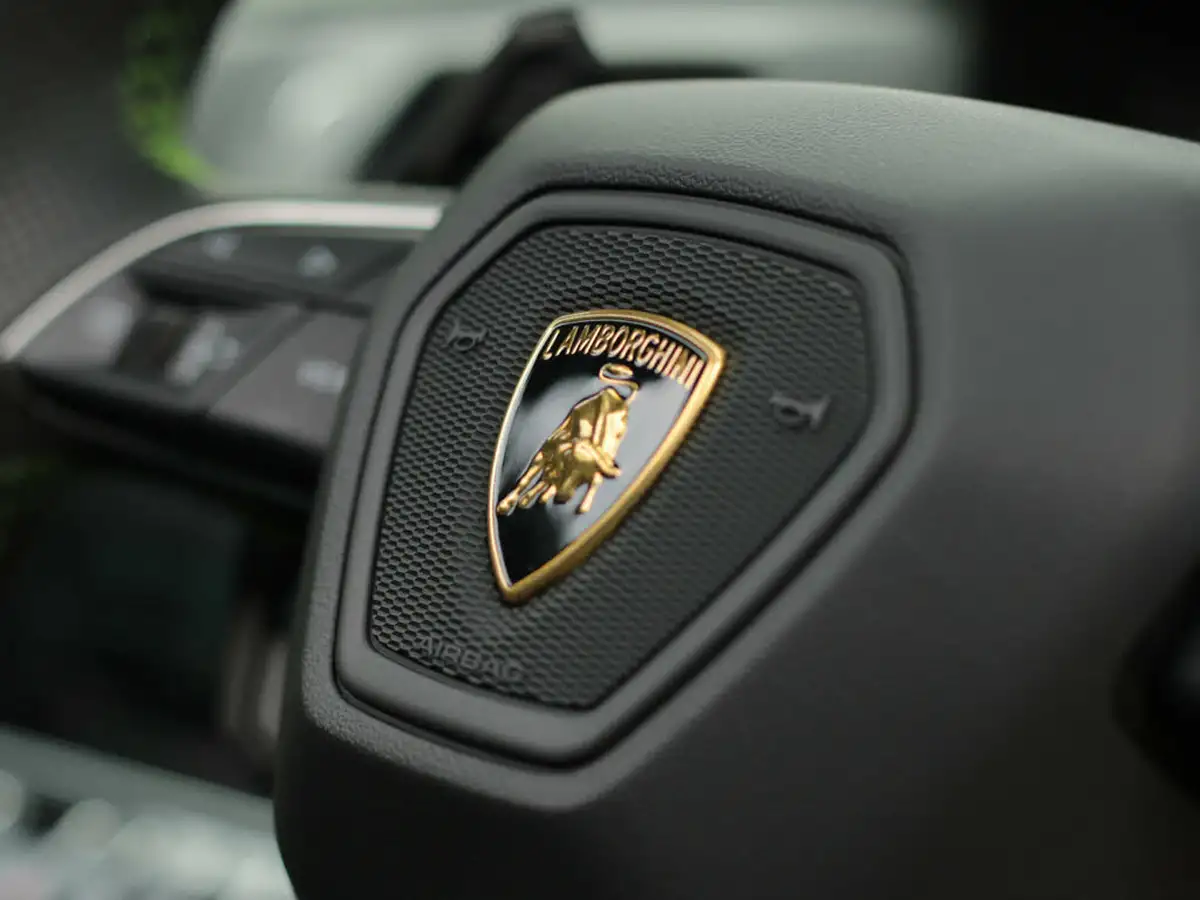 2024-lamborghini-urus-40-no-trim-big-78