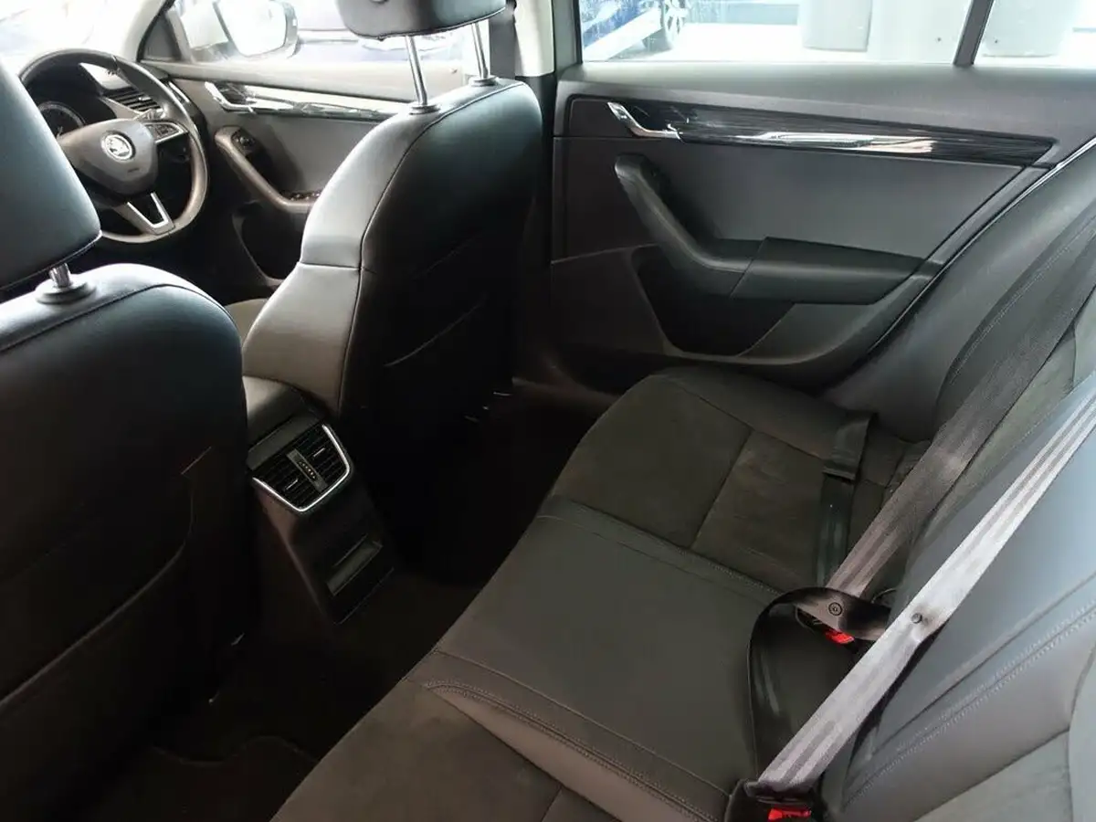 2019-skoda-octavia-16tdi-se-l-estate-big-15