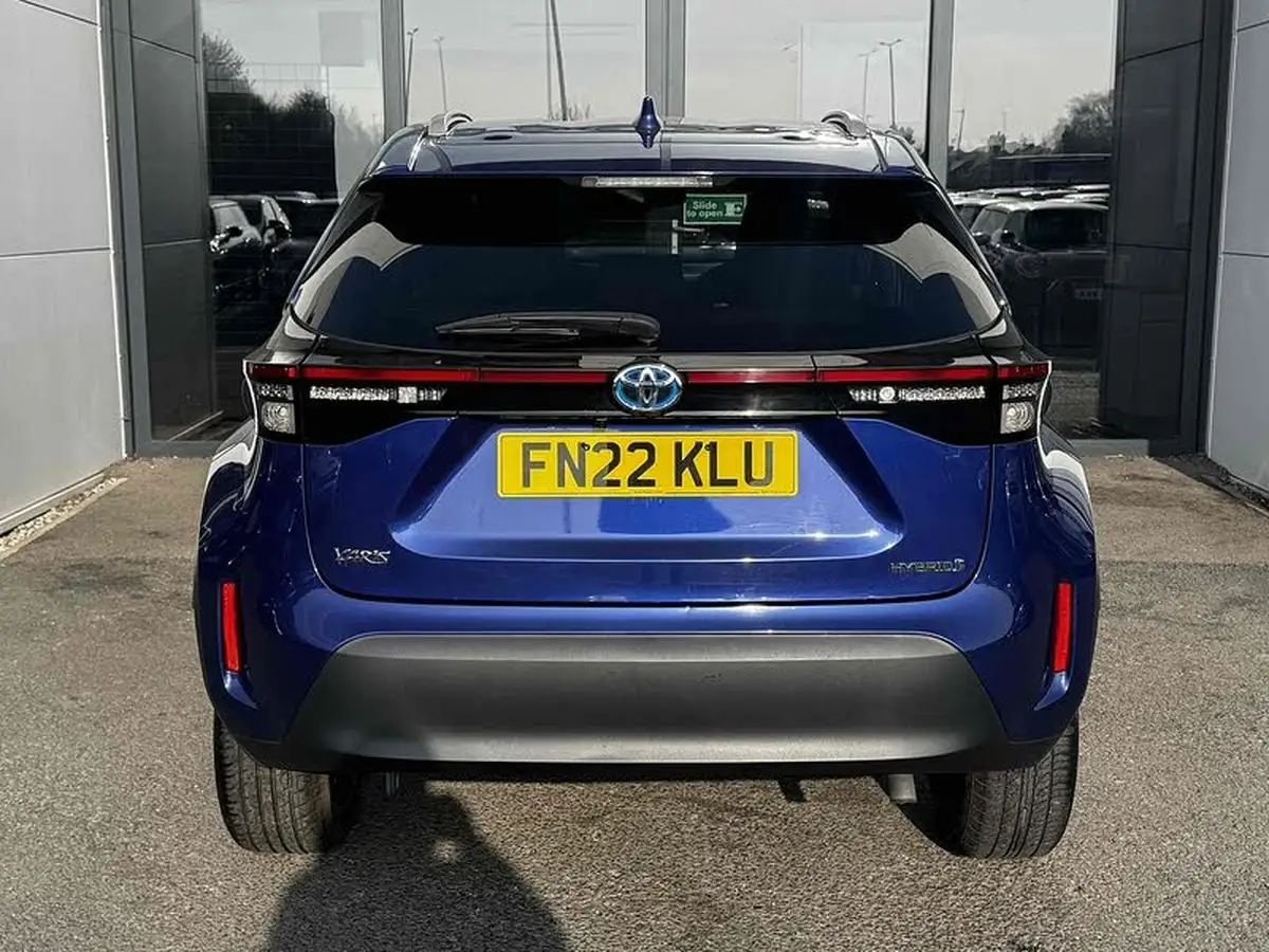2022-toyota-yaris-15-vvt-i-design-panoramic-roof-big-14